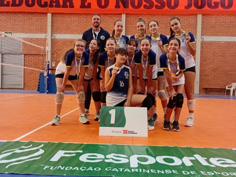 A equipe feminina de voleibol e futsal masculino do CEJ brilhou na seletiva dos JESC 12 a 14 anos, em Timbó!